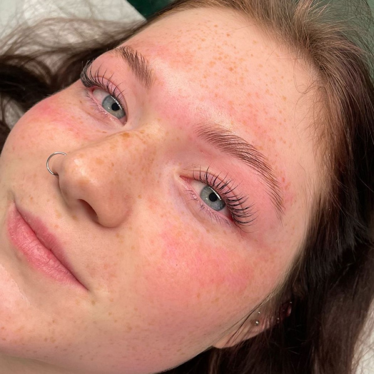 Wimpernlifting mit Sommersprossen bei Dress Your Beauty